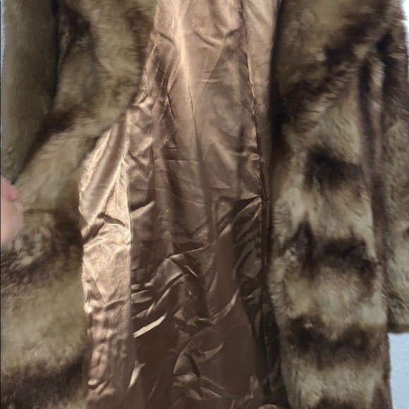 Faux fur coat - Picture 6 of 7